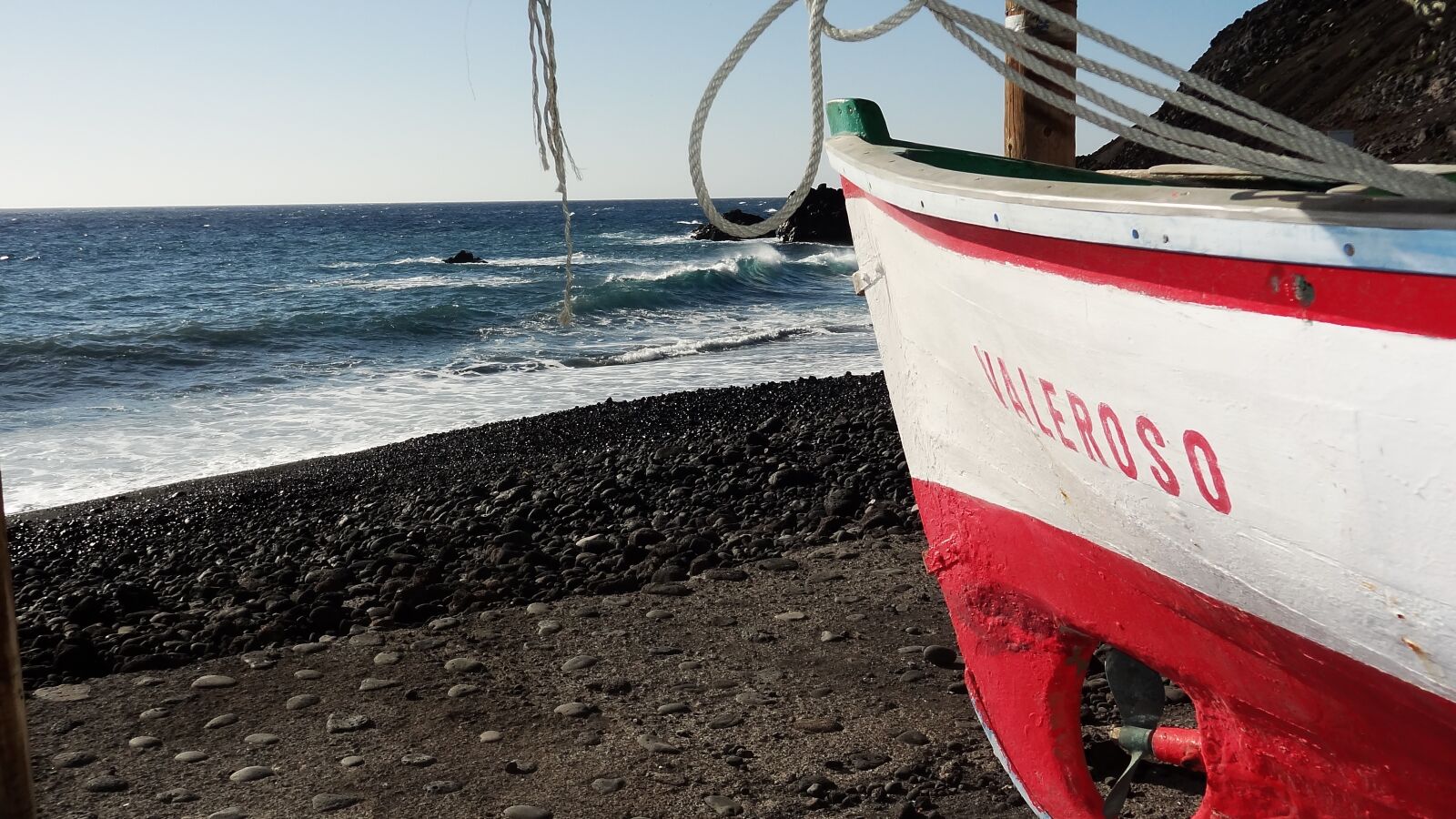 Sony Cyber-shot DSC-HX9V sample photo. Fishing boat, kahn, beach photography