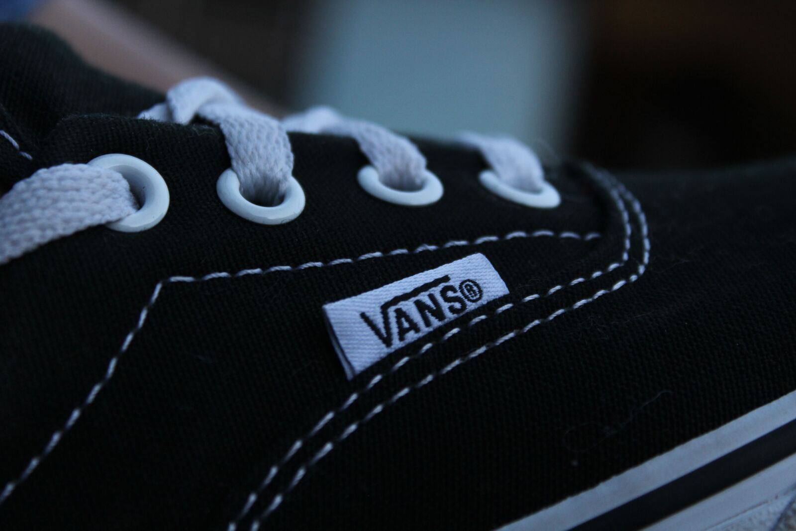 Canon EOS 1200D (EOS Rebel T5 / EOS Kiss X70 / EOS Hi) sample photo. Vans, slippers, skater photography