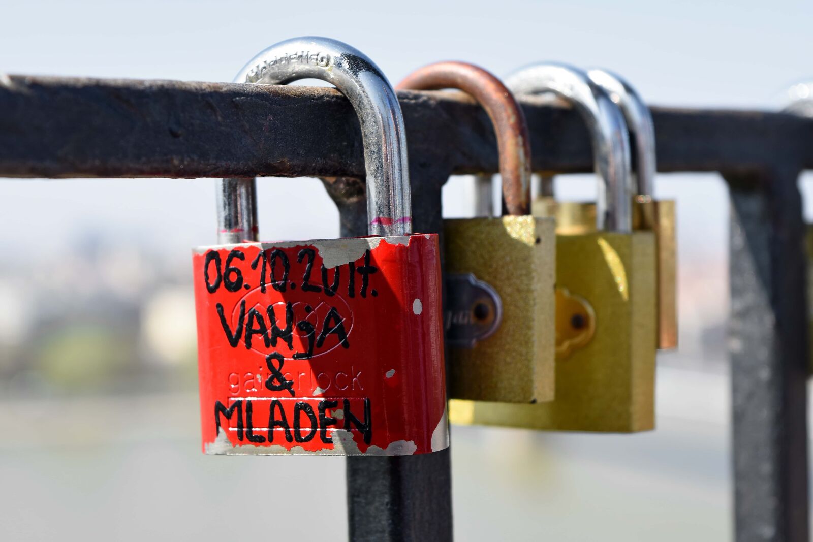 Nikon D5500 sample photo. Fence, love, romantic, padlock photography