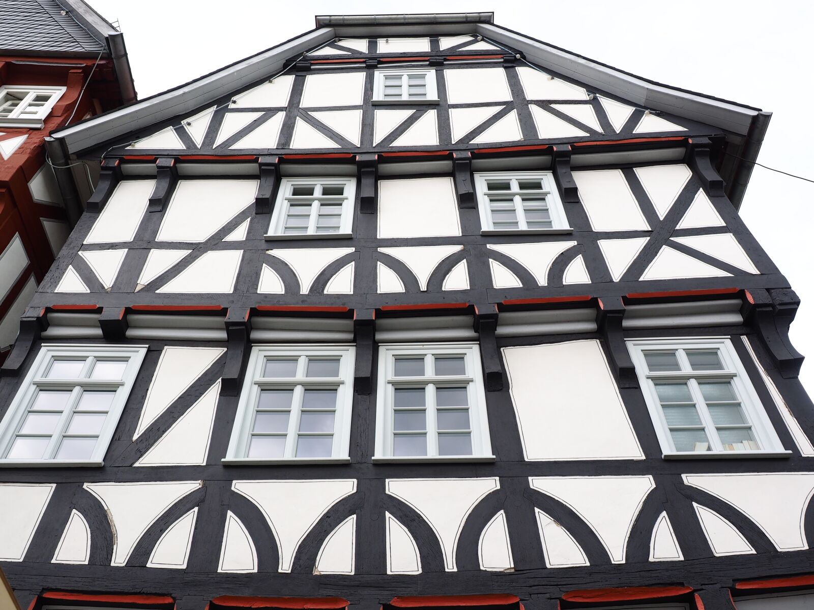 Olympus OM-D E-M1 + Olympus M.Zuiko Digital ED 12-40mm F2.8 Pro sample photo. Fachwerkhaus, fritzlar, downtown photography