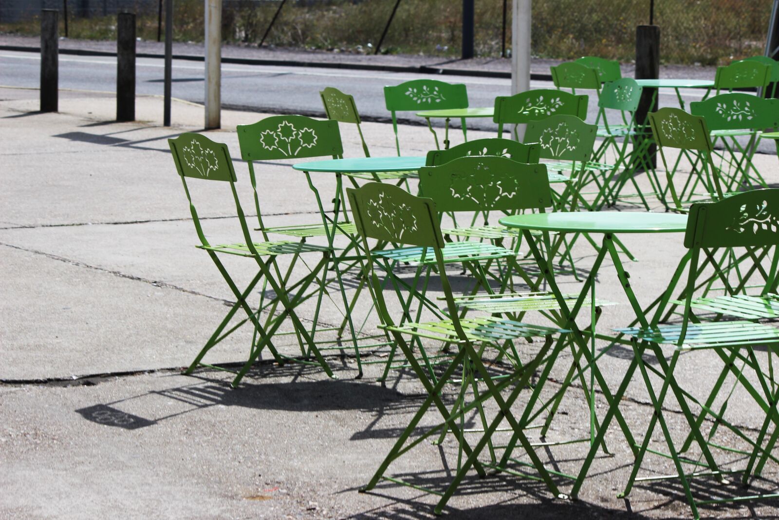 Canon EOS 600D (Rebel EOS T3i / EOS Kiss X5) sample photo. Terrace, france, summer photography
