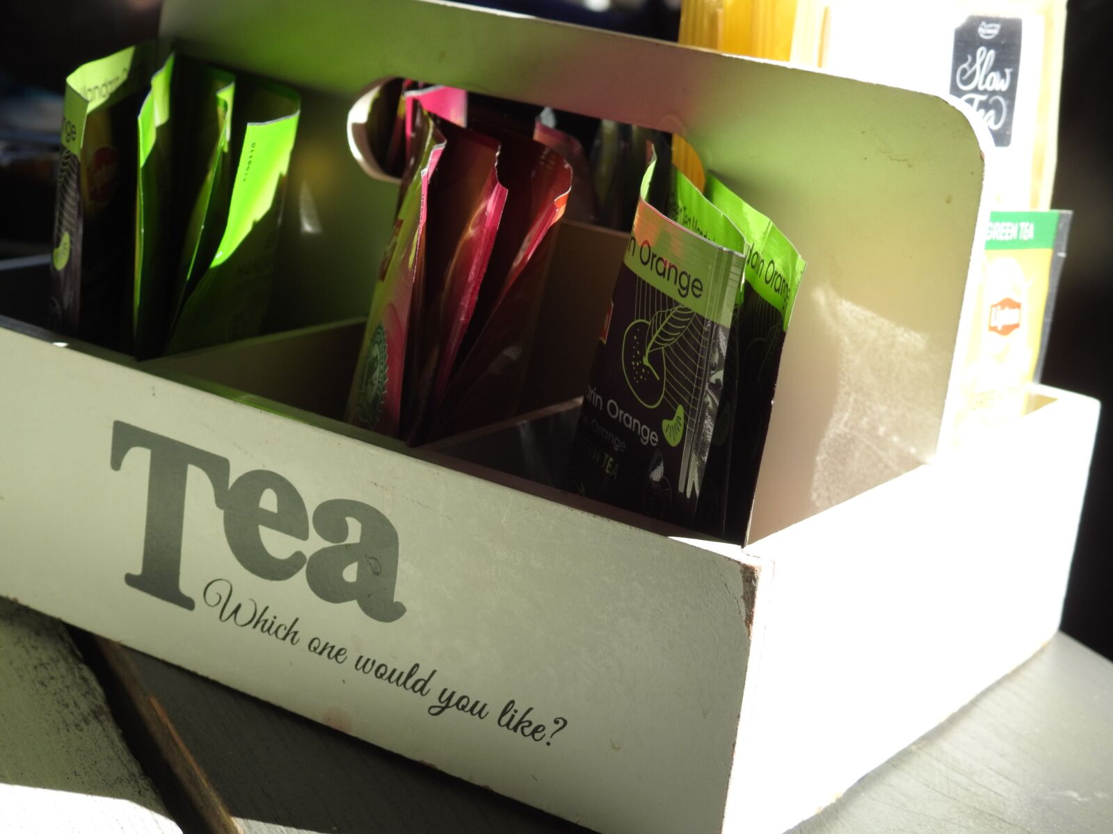 Nikon Coolpix P900 sample photo. Tee, box, wood photography