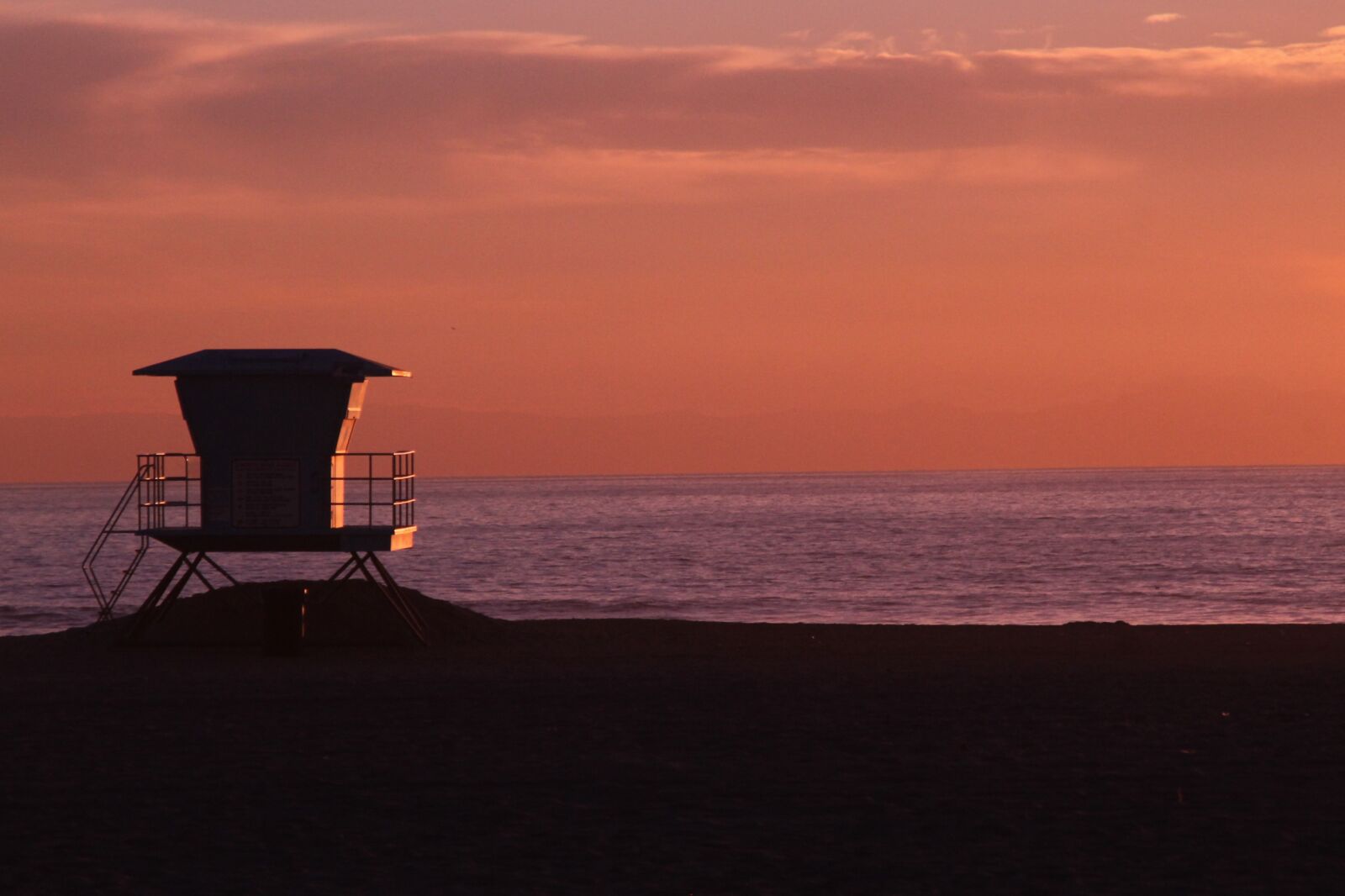 Canon EOS 1100D (EOS Rebel T3 / EOS Kiss X50) sample photo. Sunset, beach, lifeguard tower photography