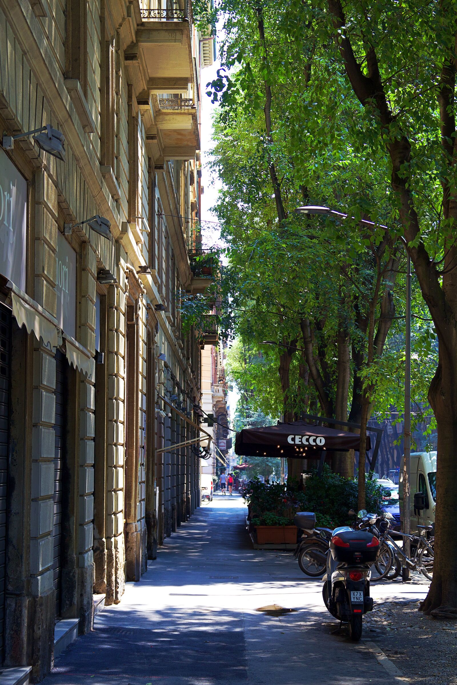Canon EOS 600D (Rebel EOS T3i / EOS Kiss X5) sample photo. Italy, milan, architecture photography
