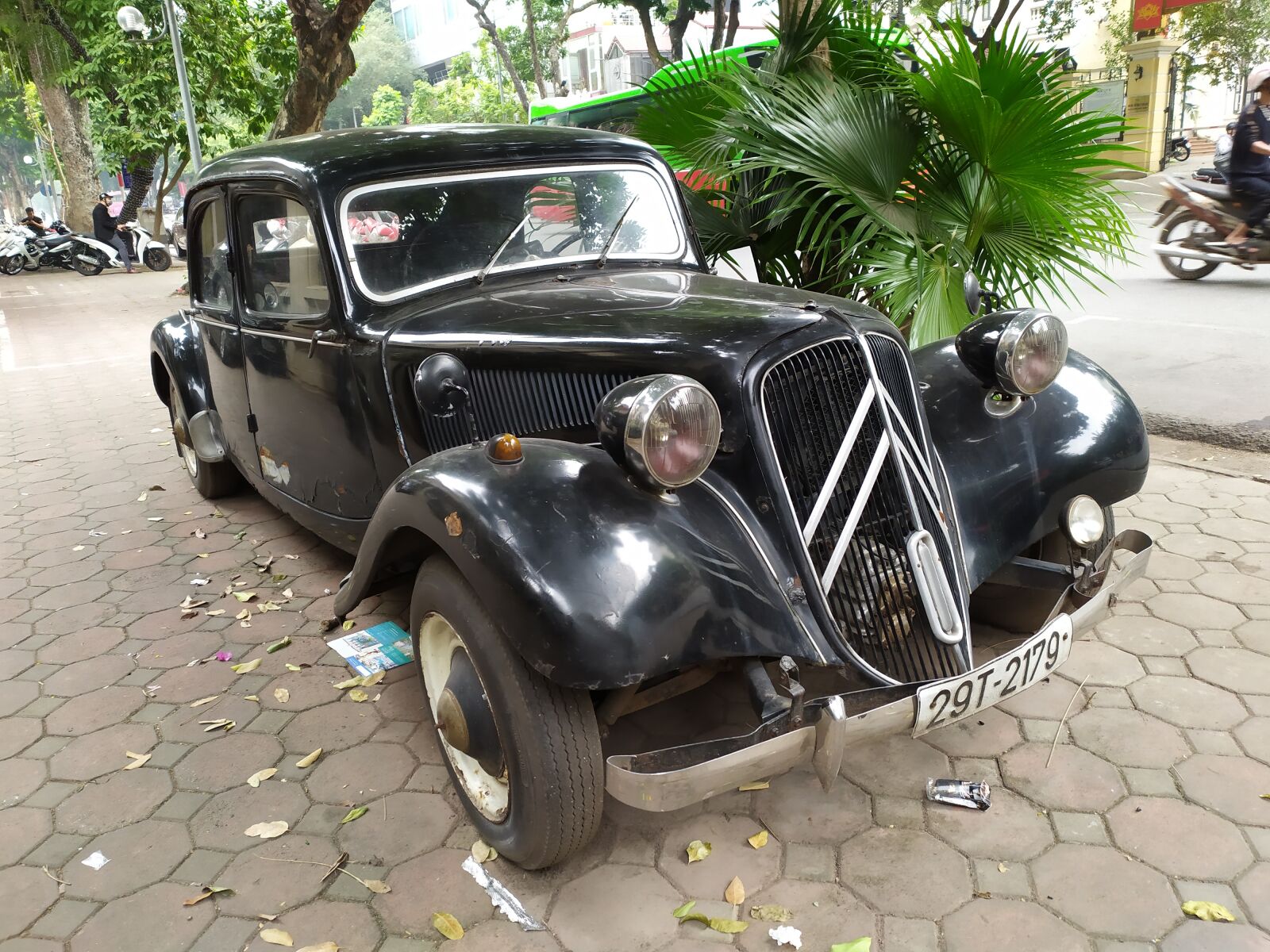 Xiaomi Redmi Note 7 sample photo. Car, old, classic photography