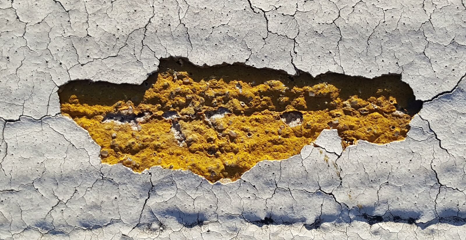Samsung Galaxy Note5 sample photo. Old, cracks, cracked photography