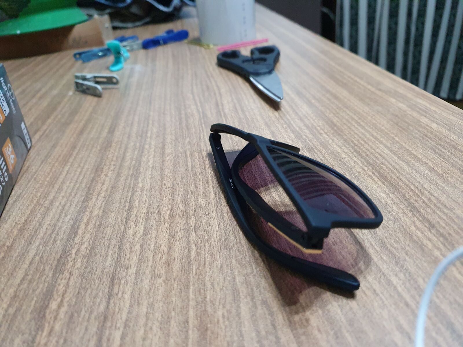 Samsung Galaxy S10 sample photo. Table, scissors, glasses photography