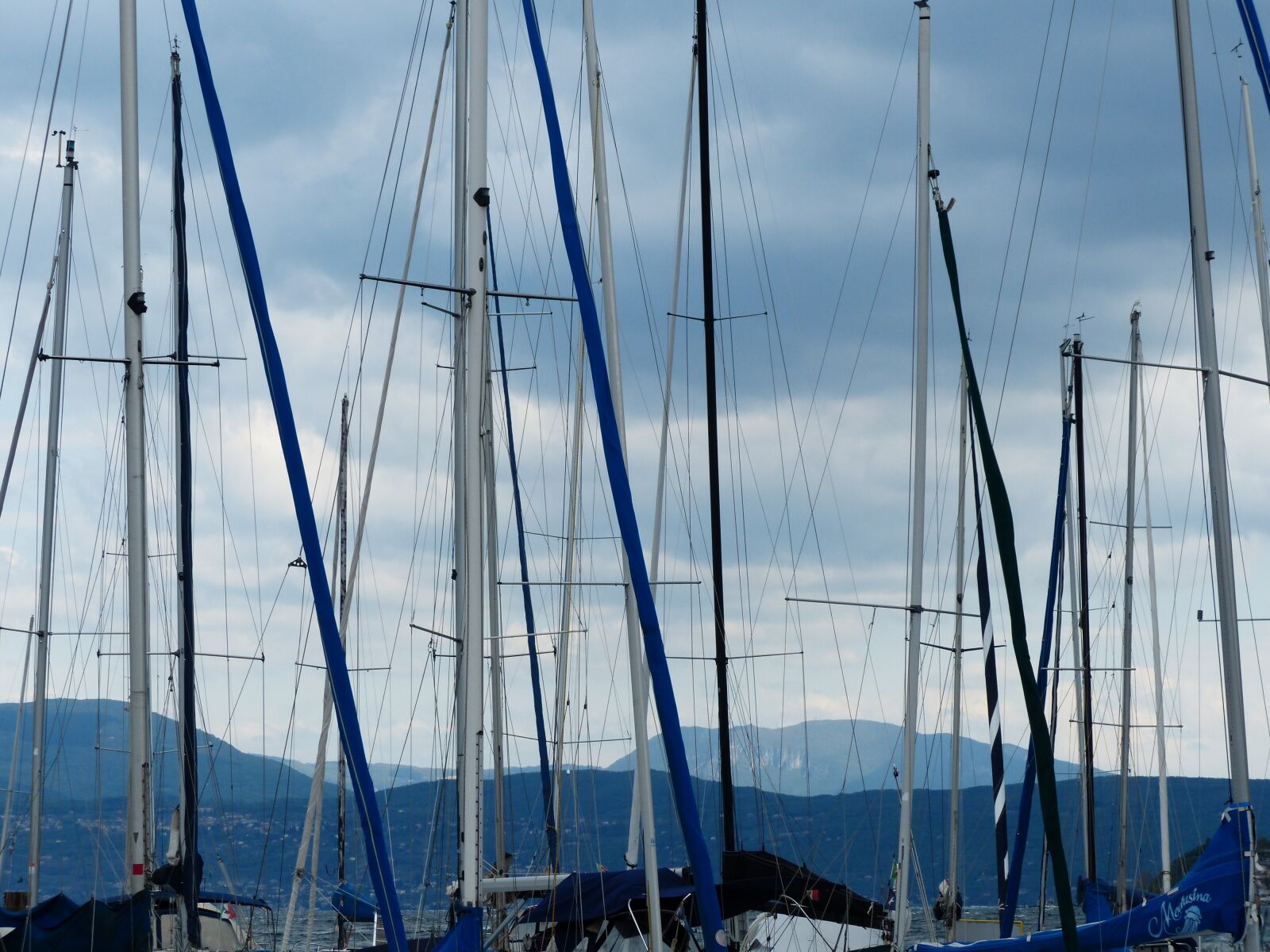 Panasonic Lumix DMC-FZ200 sample photo. Boats, port, sailing boats photography