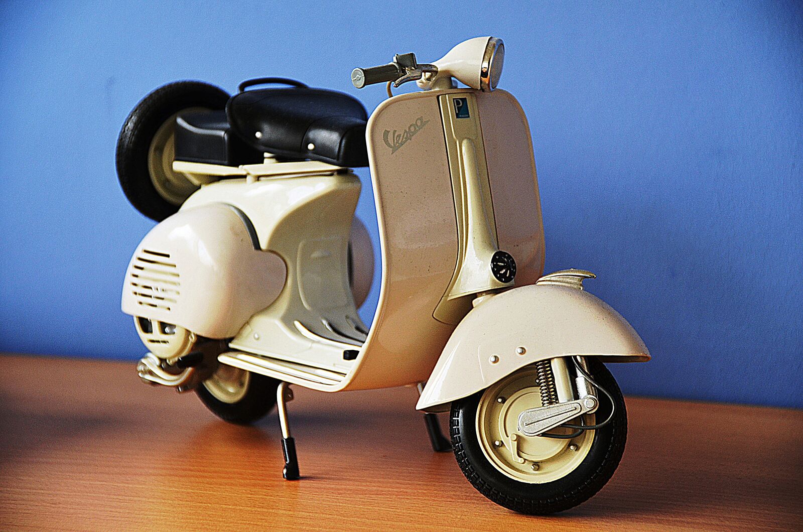Nikon D5100 sample photo. Vespa, scooter, model photography