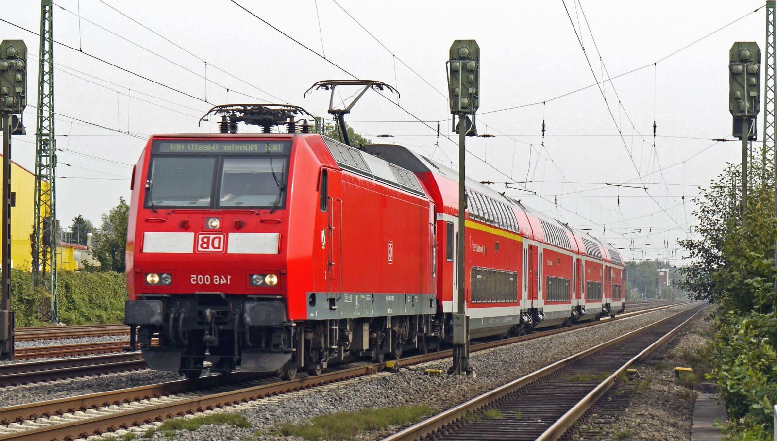 Panasonic Lumix DMC-G1 sample photo. Traffic, locomotive, train, transport photography