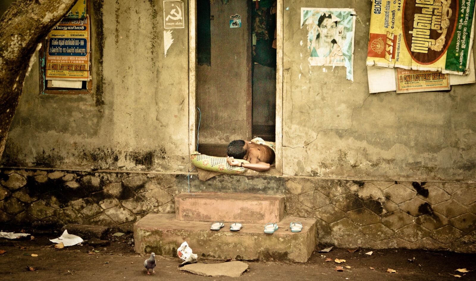 Canon EF-S 18-55mm F3.5-5.6 II sample photo. Poverty, man, sadness photography