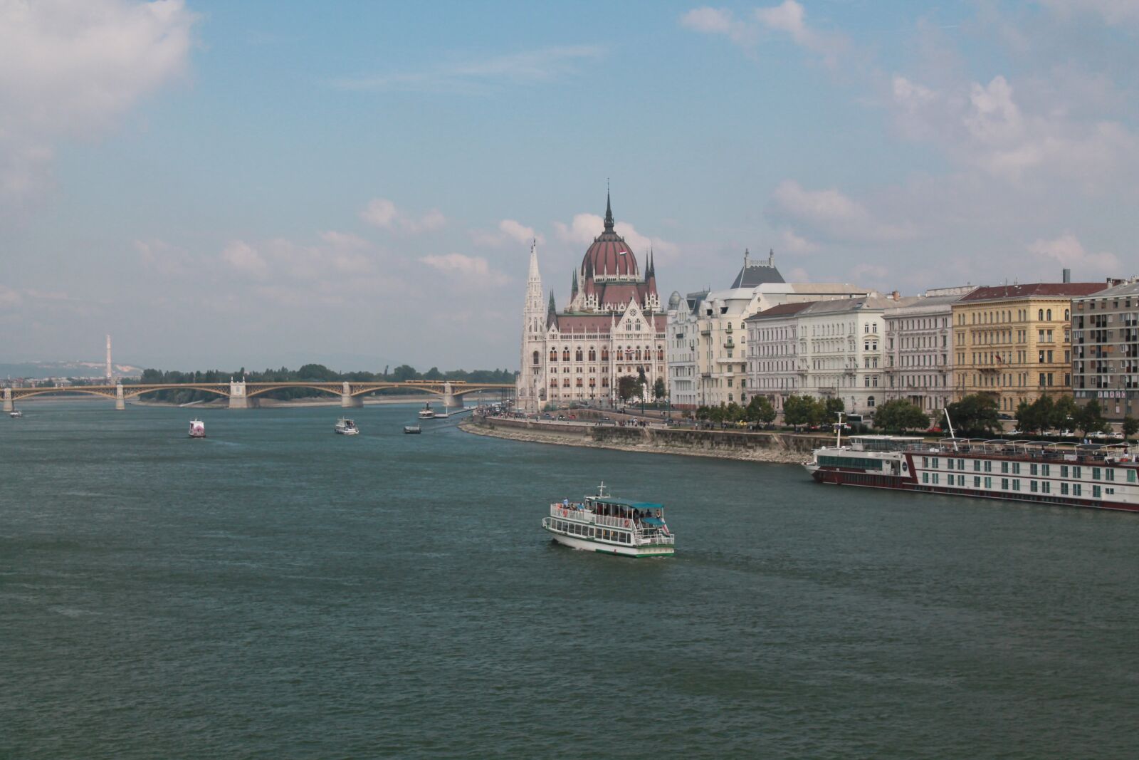 Canon EOS 1100D (EOS Rebel T3 / EOS Kiss X50) sample photo. Budapest, danube, urban photography
