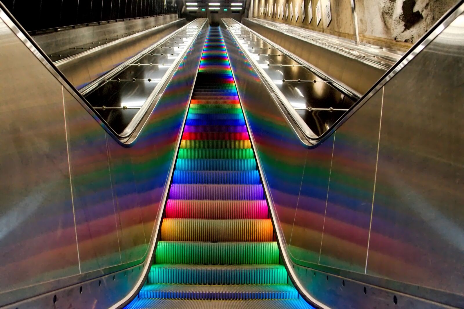 Sony Alpha a5000 (ILCE 5000) sample photo. Metro, escalator, gradually photography