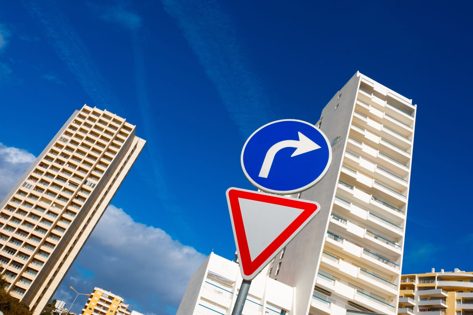 Fujifilm X-T2 + Fujifilm XF 16mm F1.4 R WR sample photo. Skyscraper, blue, right photography