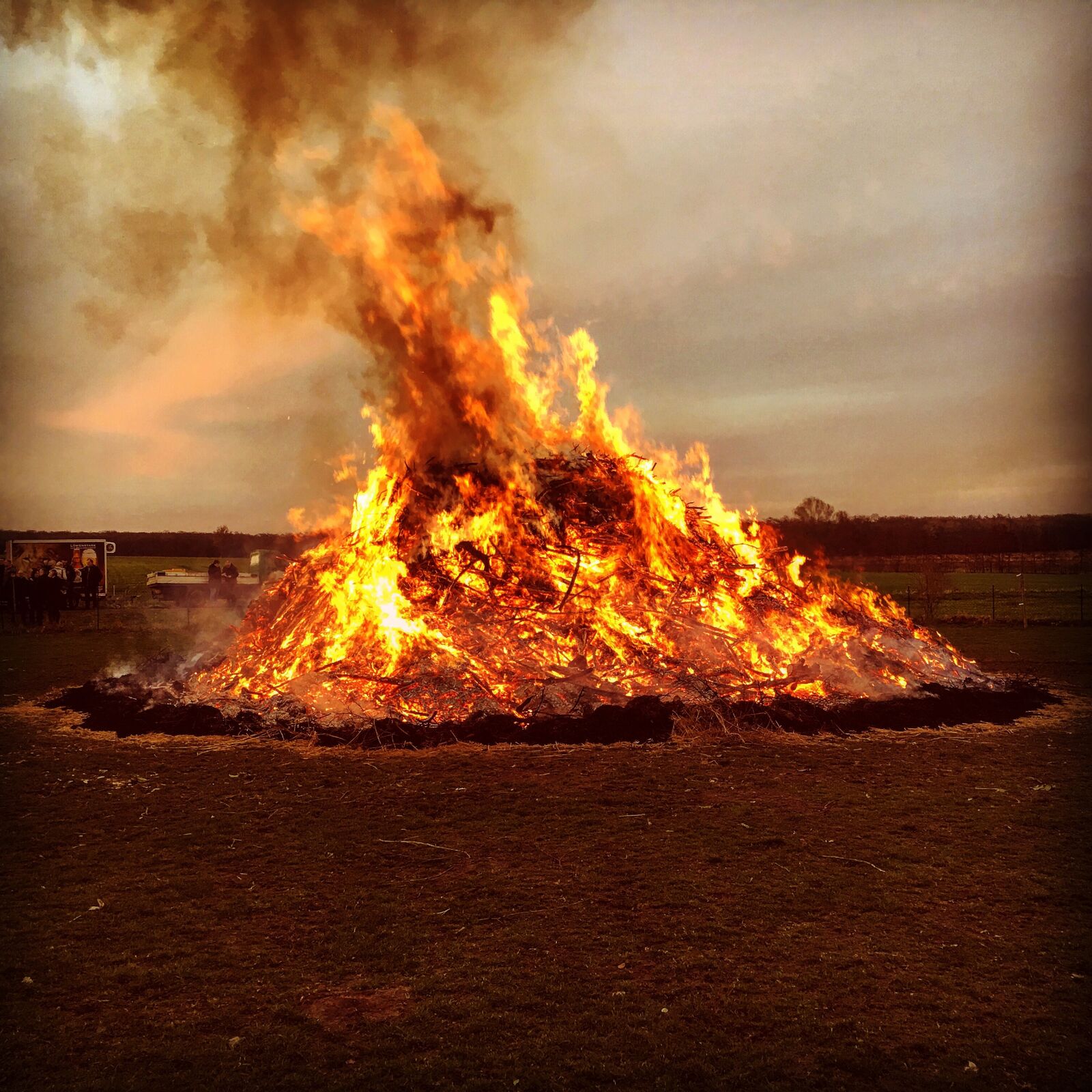 Apple iPhone 6s Plus sample photo. Easter fire, fire, sickte photography