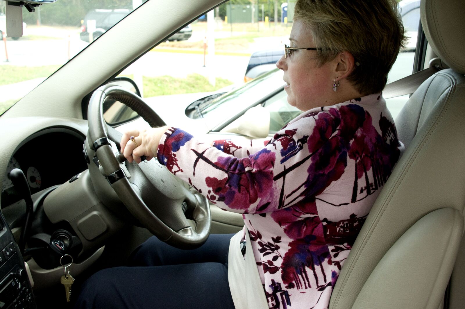 Nikon D300 sample photo. Woman, car, driving photography