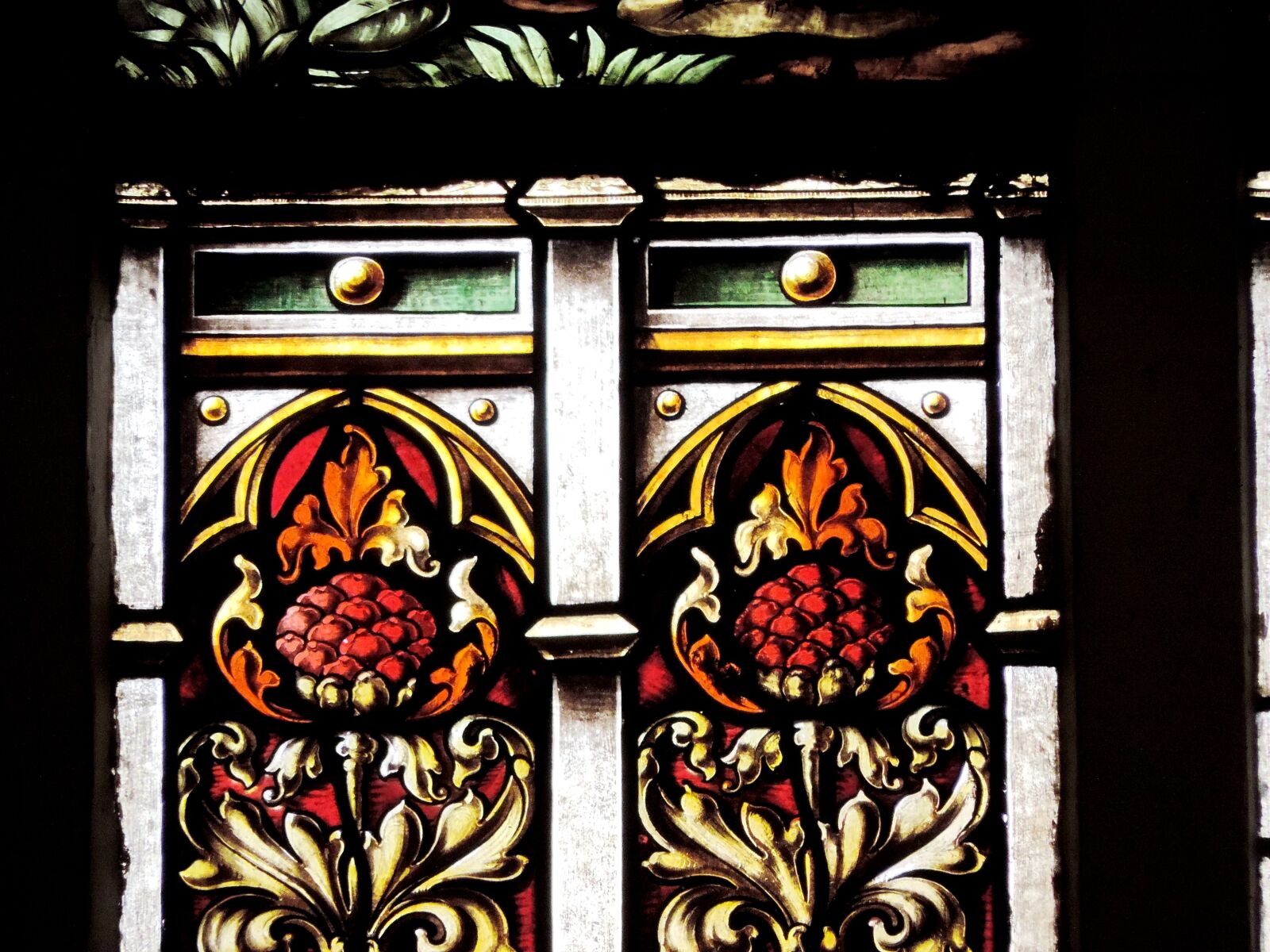 Nikon Coolpix P520 sample photo. Gothic, stained glass, art photography