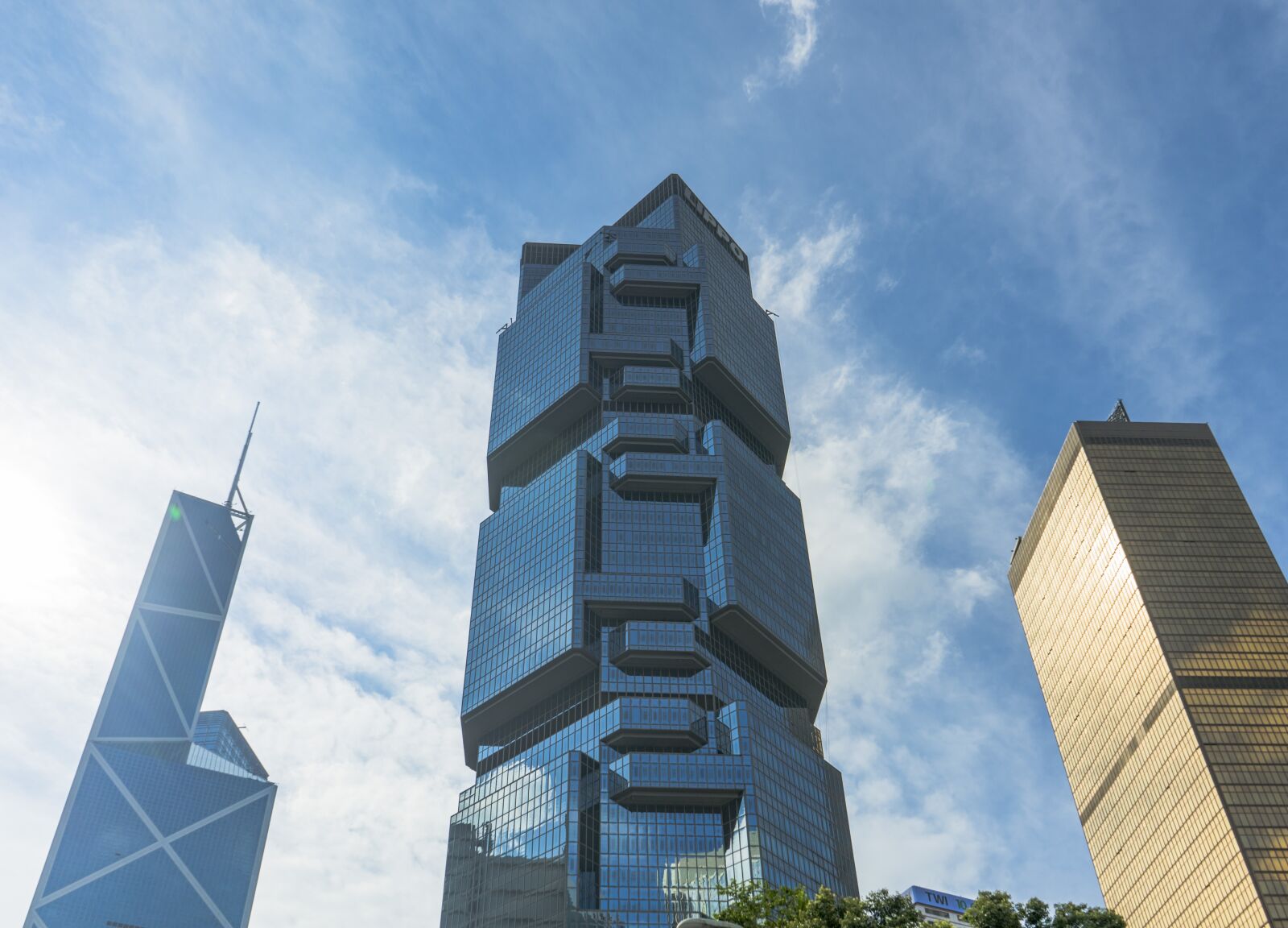 Sony a7 II + Sony FE 28-70mm F3.5-5.6 OSS sample photo. Building, sky, skyscraper photography