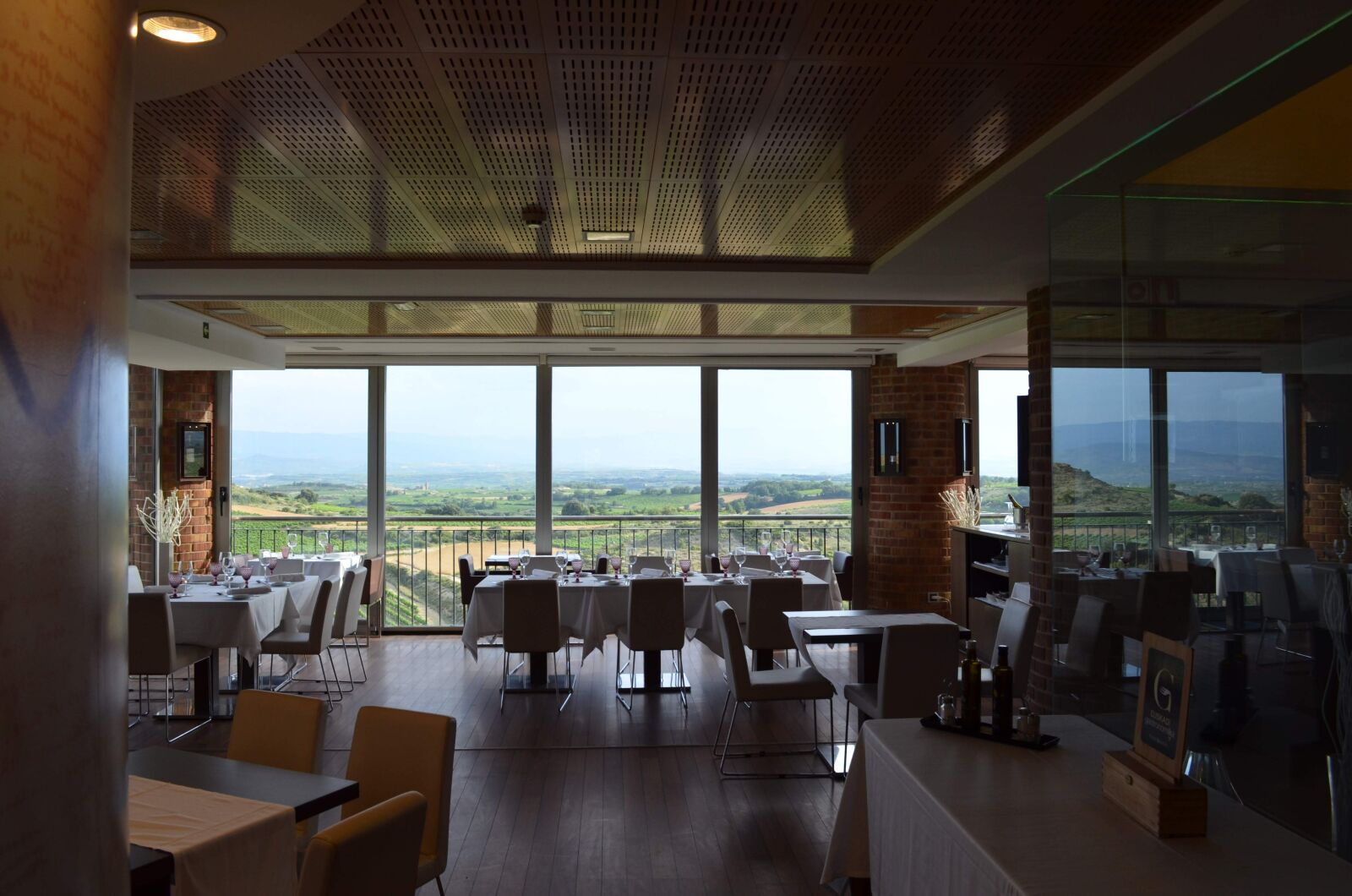 Nikon D5100 sample photo. Restaurant, hotel, windows photography