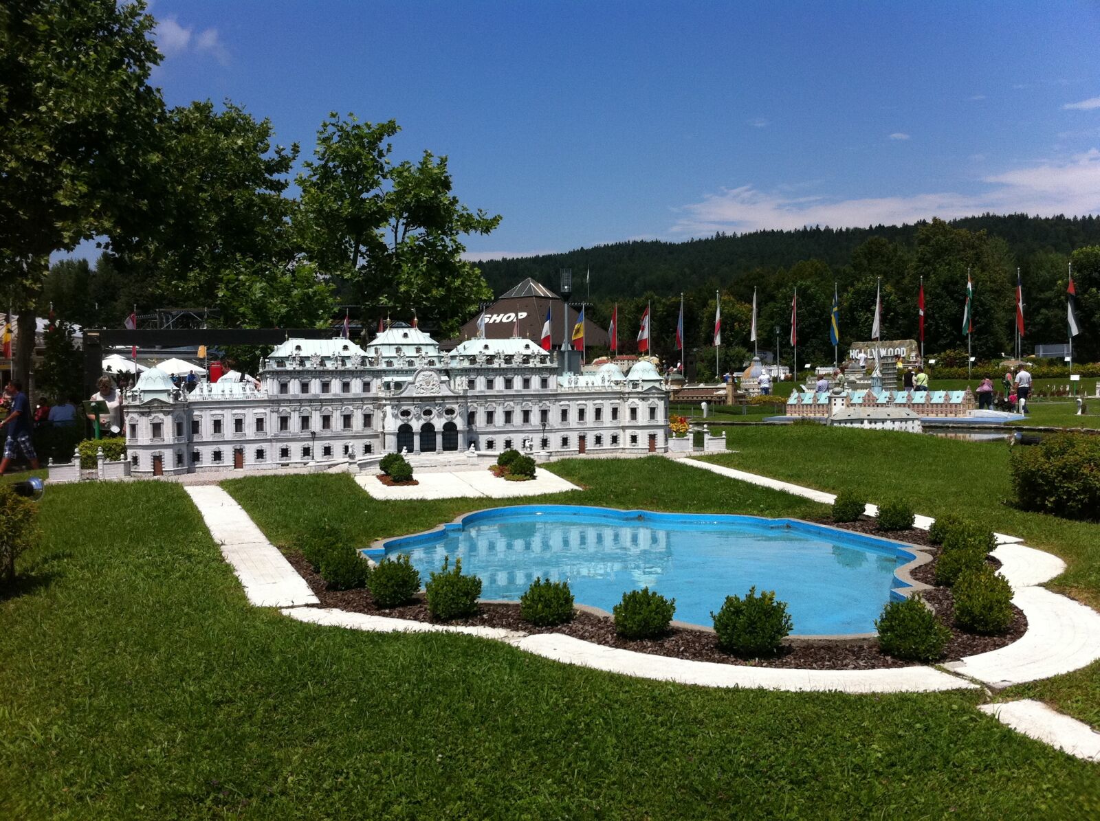Apple iPhone 4 sample photo. Palace, summer, fountain photography