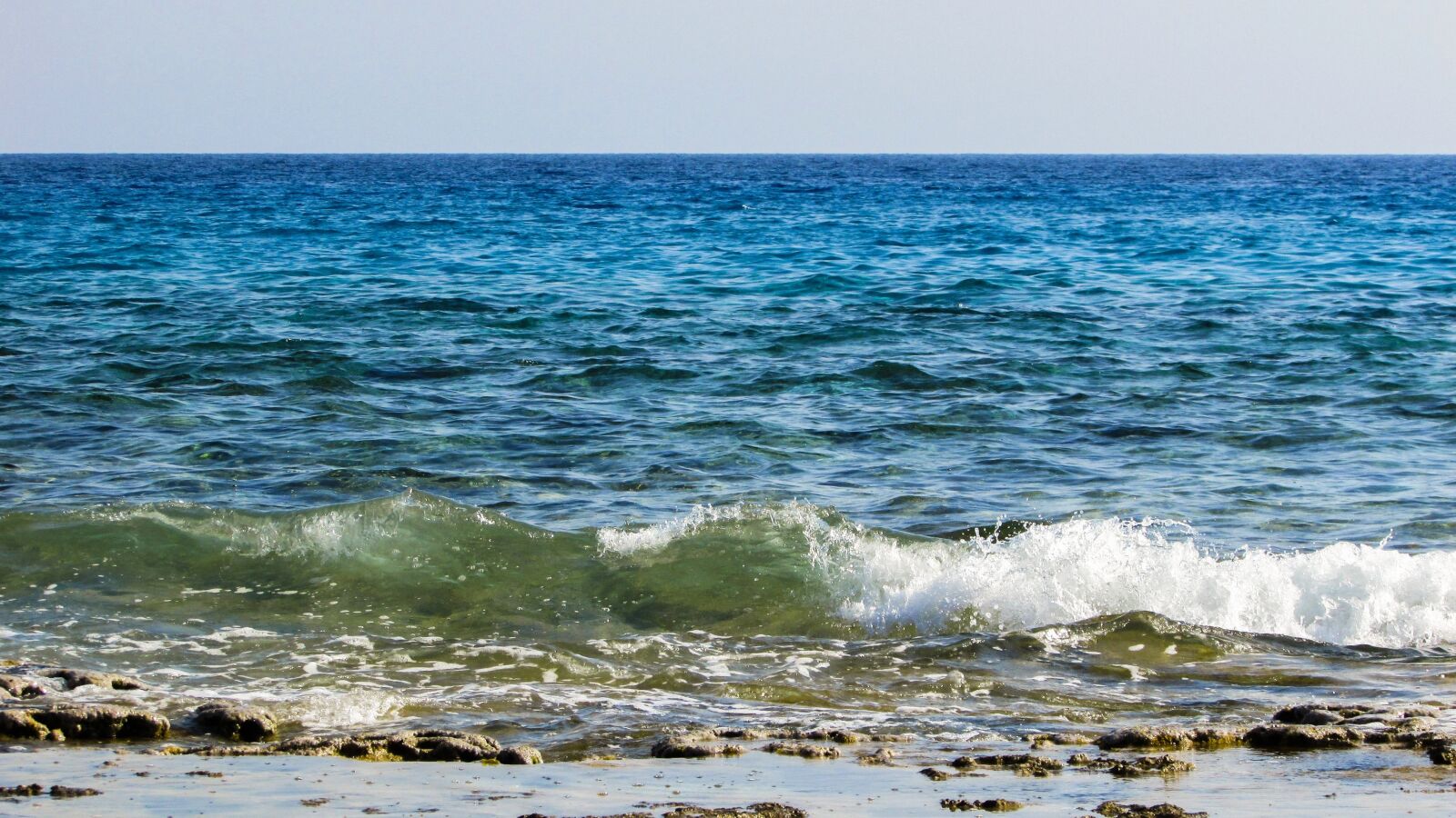 Canon PowerShot SX400 IS sample photo. Wave, rocky beach, sea photography