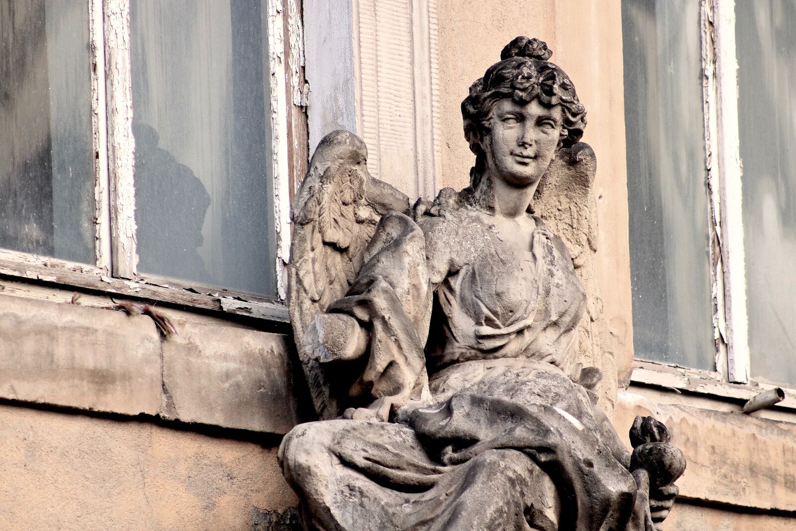 Canon EOS 750D (EOS Rebel T6i / EOS Kiss X8i) sample photo. Old, lapsed, sculpture photography