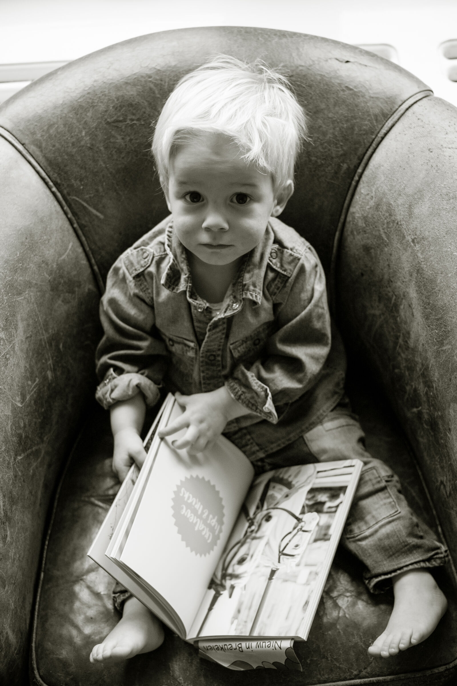 Fujifilm X-Pro1 + Fujifilm XF 35mm F1.4 R sample photo. Book, couch, kid, portrait photography