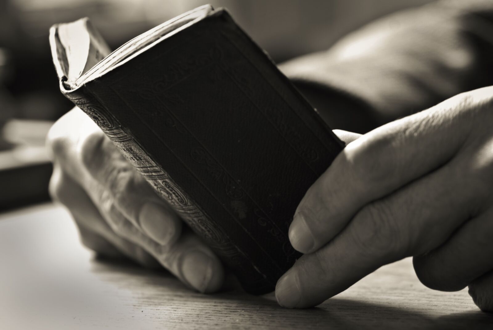 Nikon D80 sample photo. Hand, man, book photography