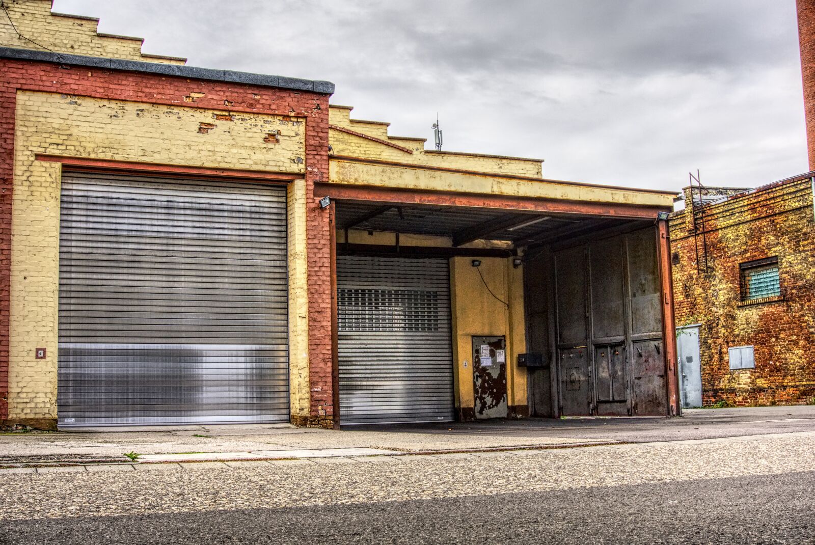 Sony E 16-50mm F3.5-5.6 PZ OSS sample photo. Industrial building, industrial hall photography