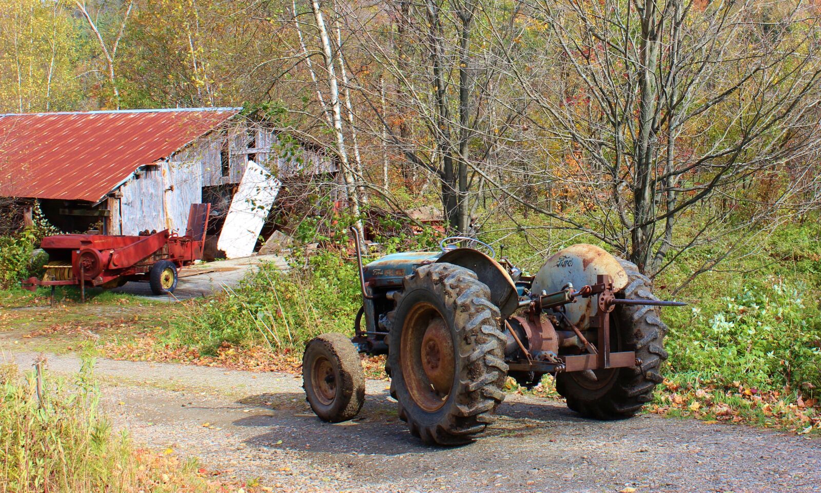 Canon EOS 600D (Rebel EOS T3i / EOS Kiss X5) sample photo. Tractor, country, vermont photography