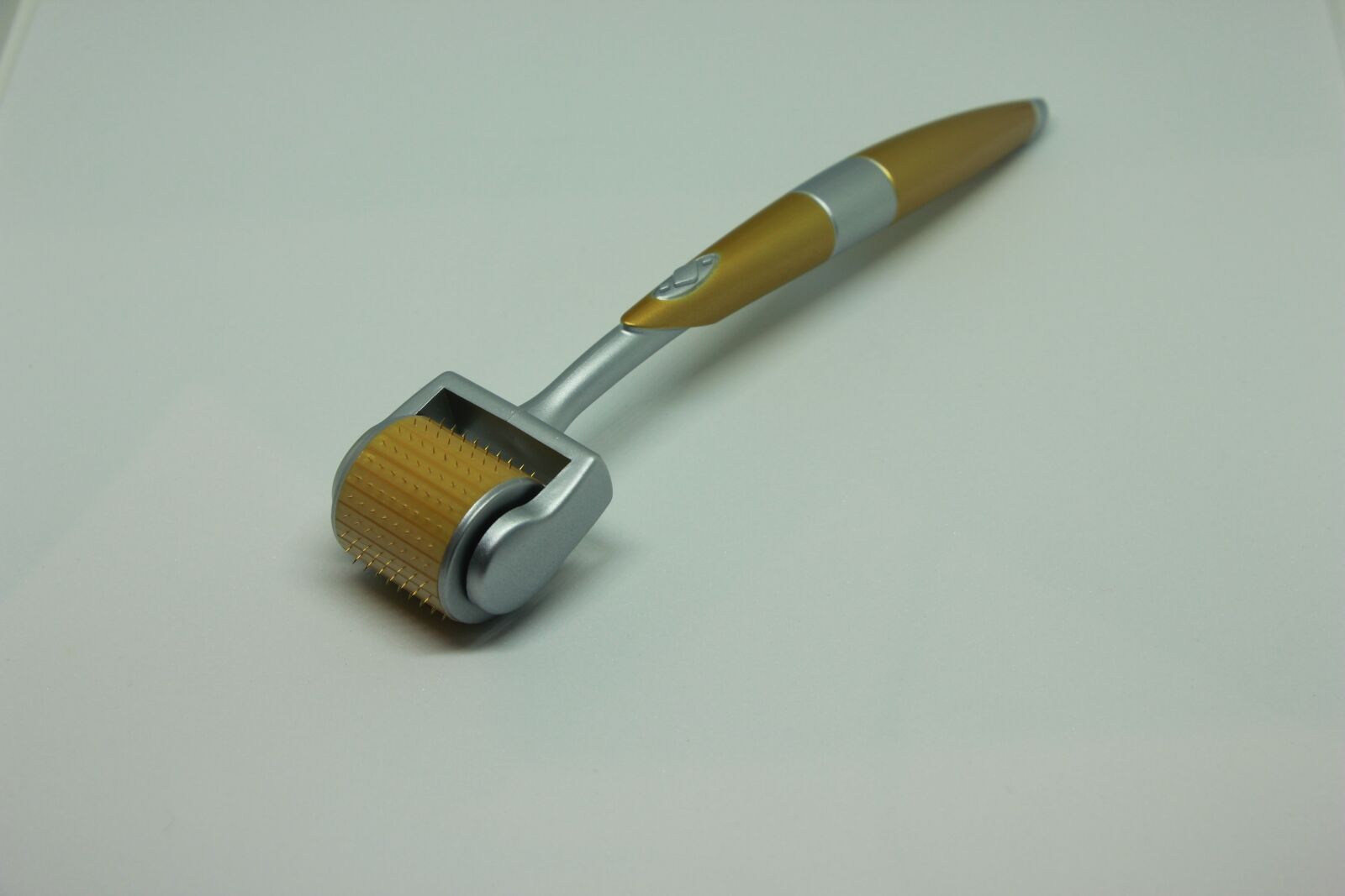 Canon EOS 550D (EOS Rebel T2i / EOS Kiss X4) sample photo. Microneedling, dermaroller, beauty photography