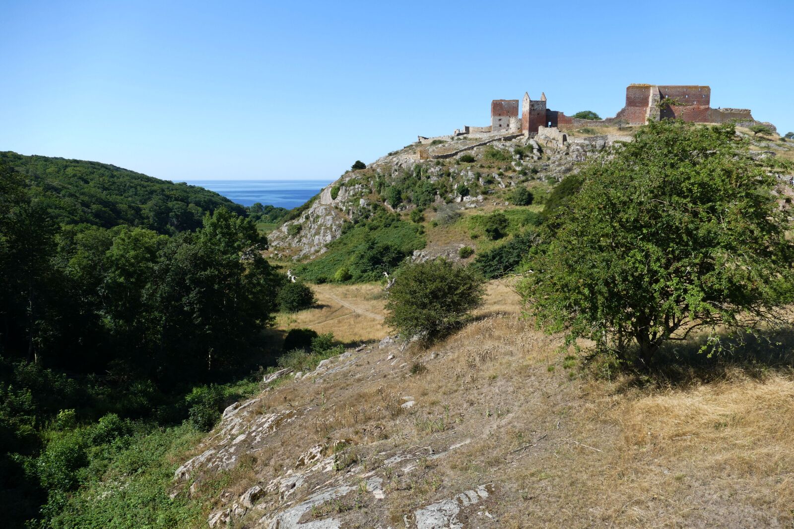 Panasonic Lumix DMC-FZ1000 sample photo. Castle, fortress, ruins photography