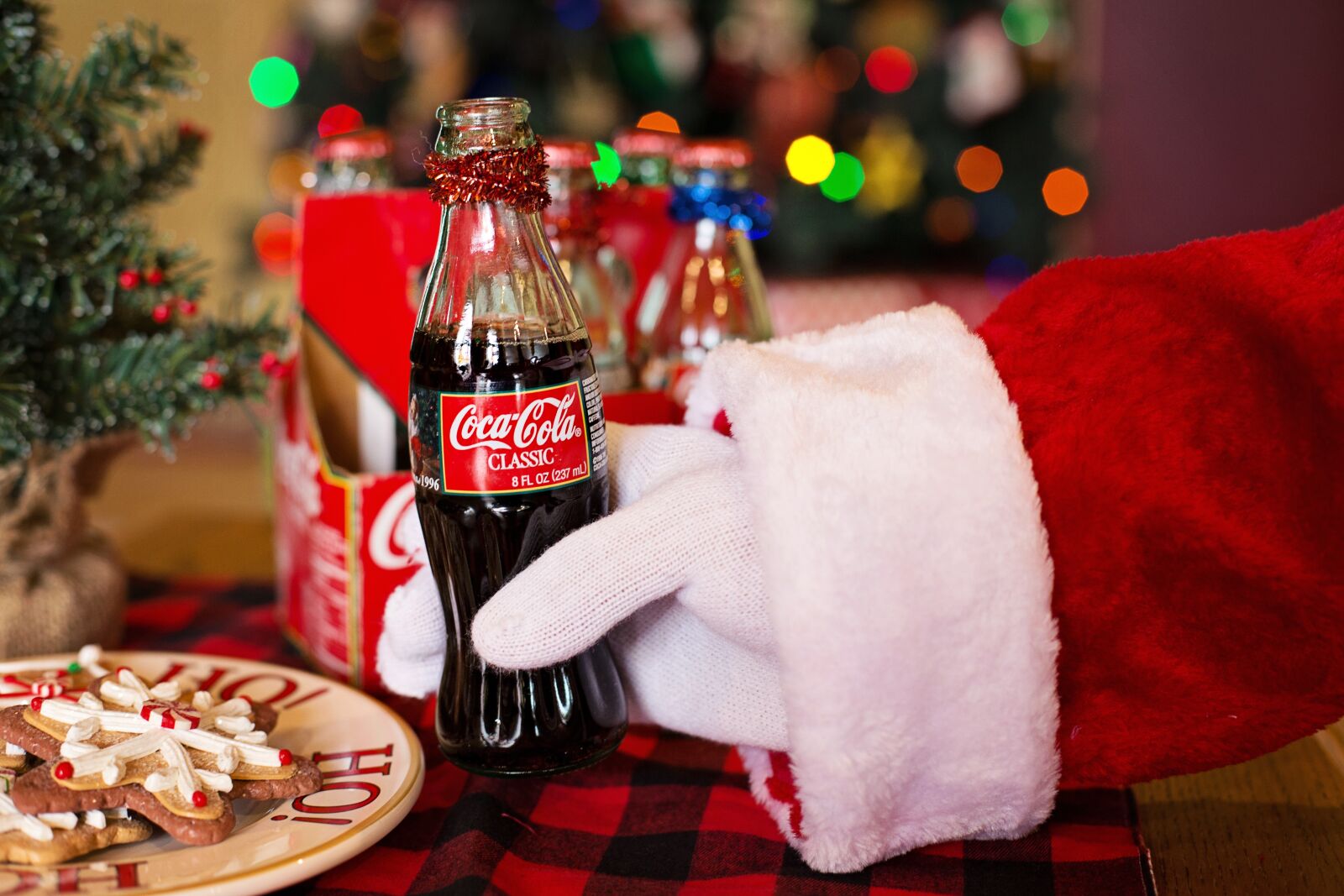 Canon EF 50mm F1.4 USM sample photo. Santa claus, santa, coke photography