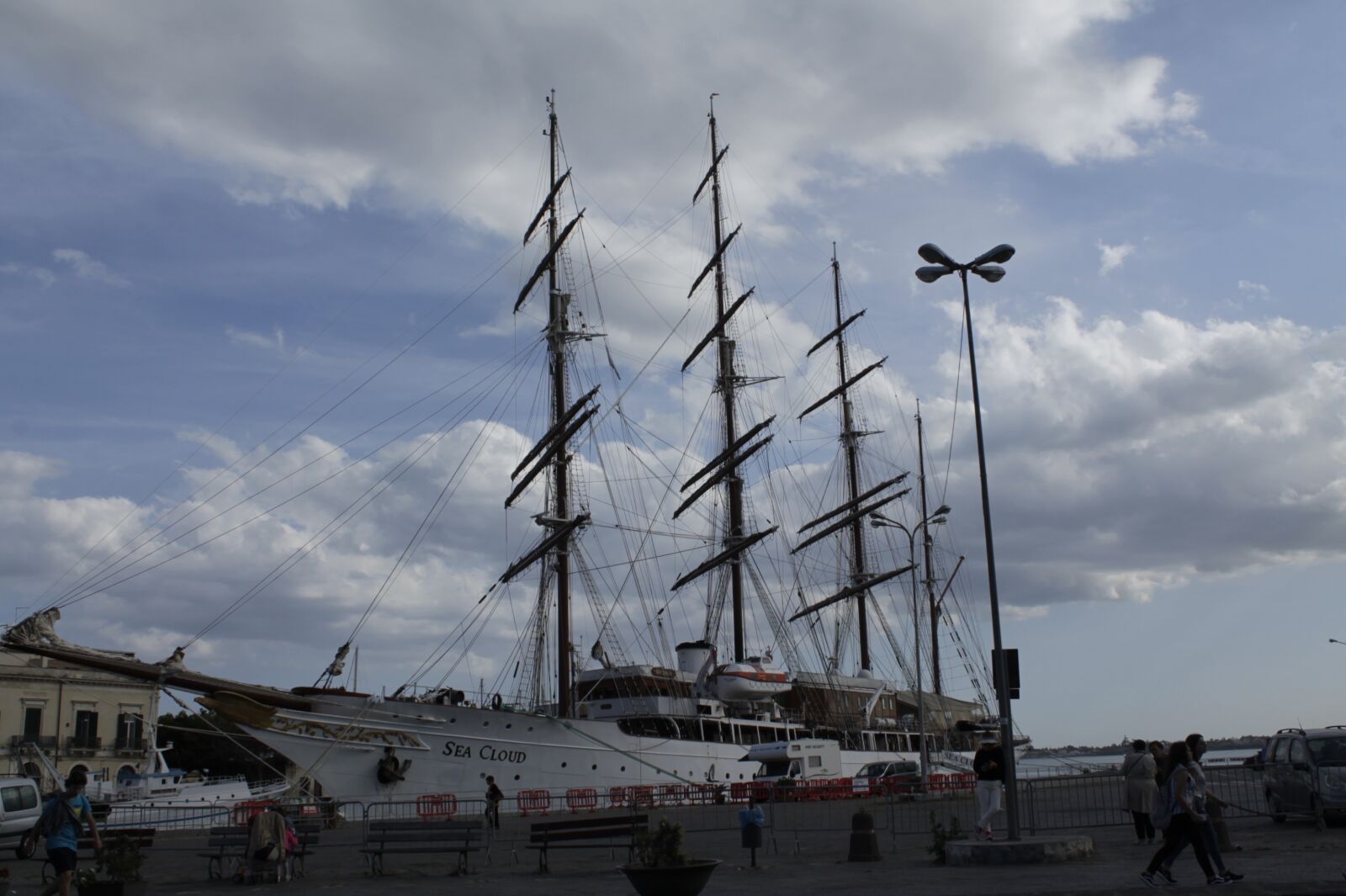 Canon EOS 1100D (EOS Rebel T3 / EOS Kiss X50) sample photo. Boat, port, mast photography