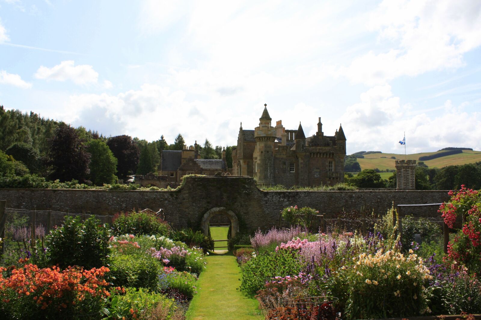 Canon EOS 450D (EOS Rebel XSi / EOS Kiss X2) sample photo. Scotland, walter scott, castle photography