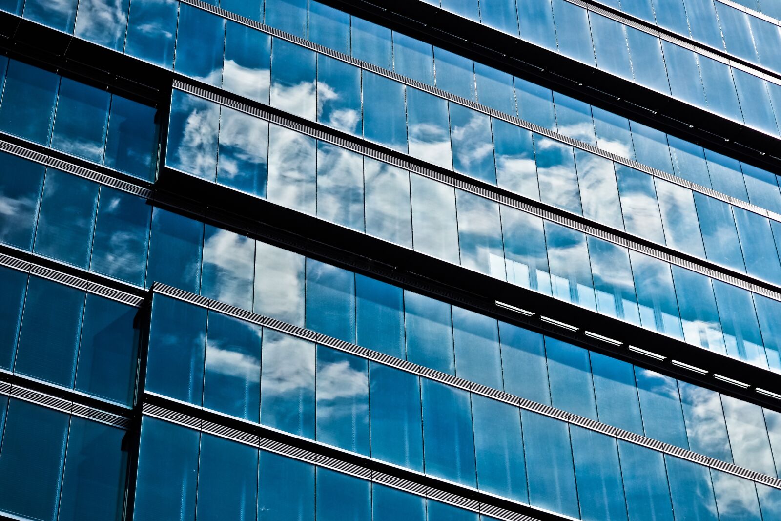 Olympus OM-D E-M10 sample photo. Facade, architecture, building photography