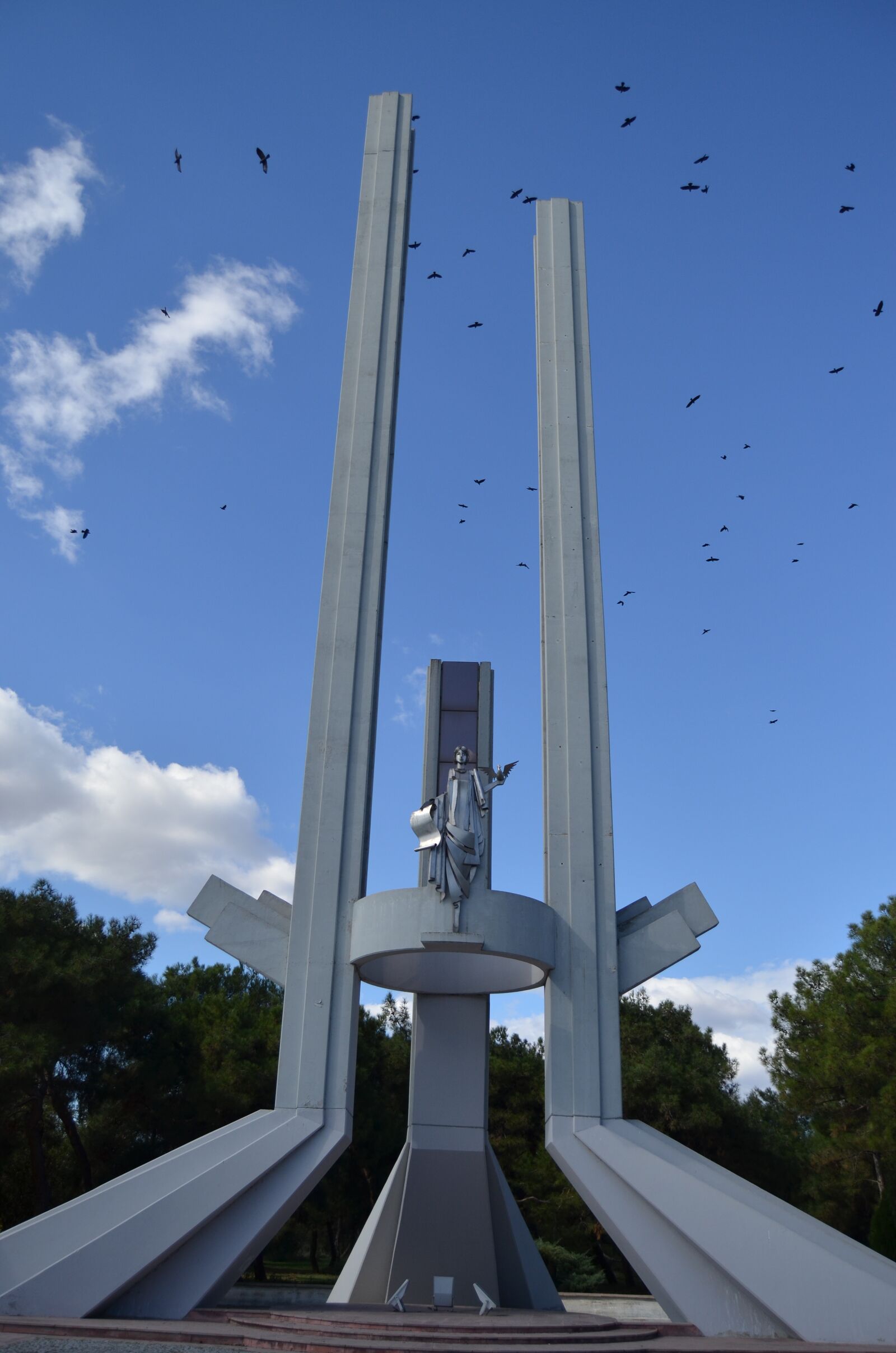 Nikon D5100 sample photo. Monument, birds, summer photography