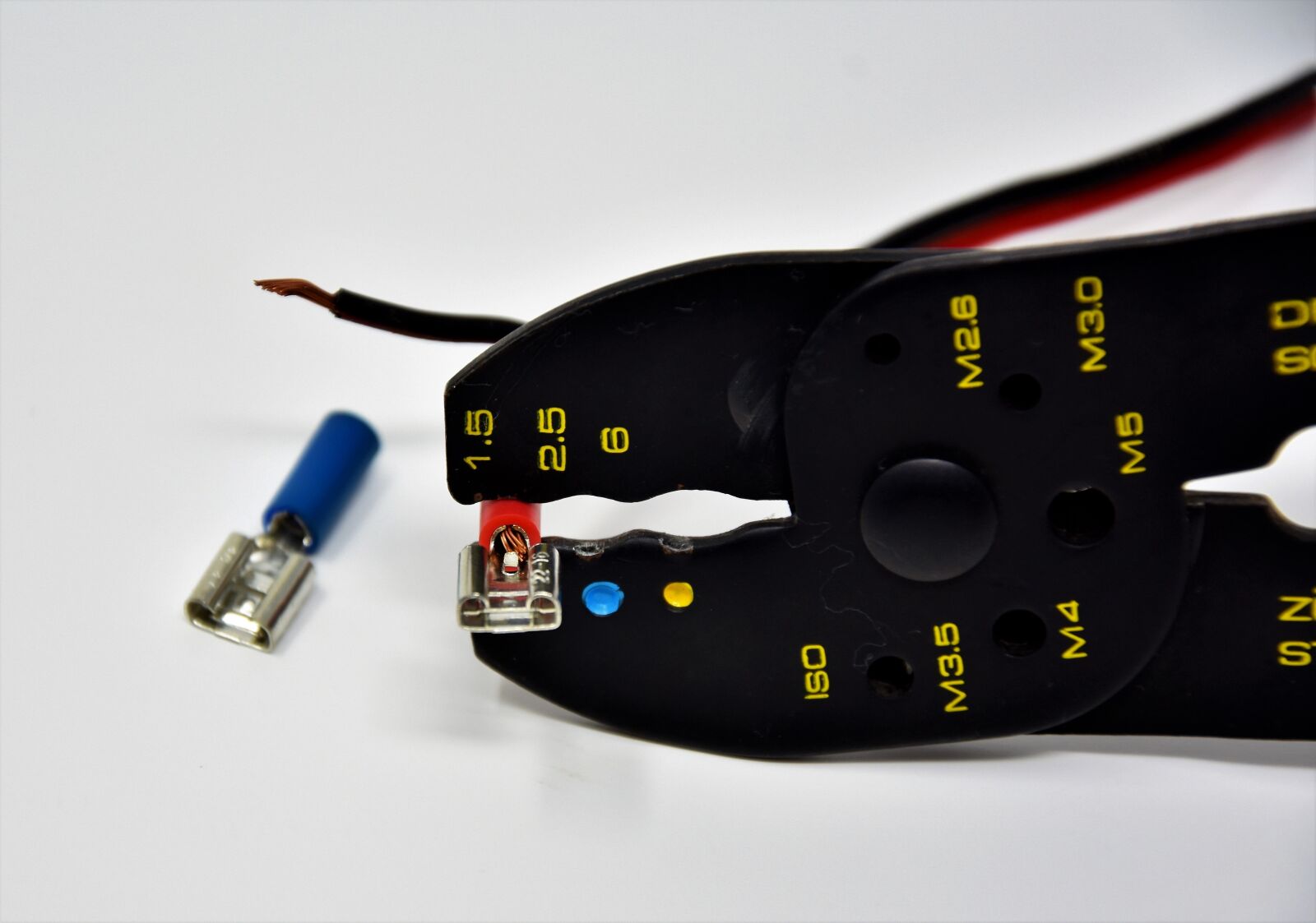 Nikon D7200 sample photo. Cable shoes, cable, plug photography