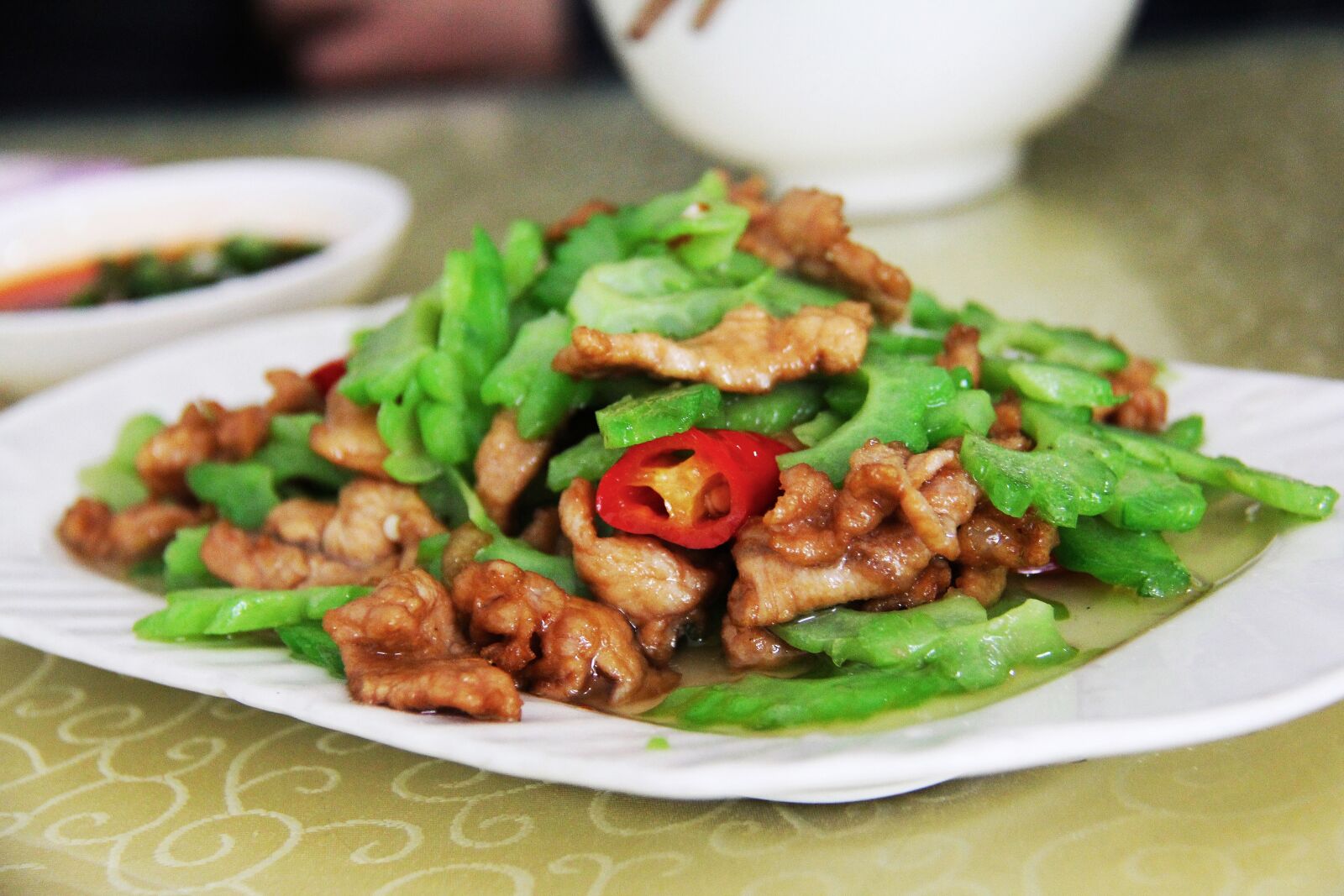 Canon EF-S 18-200mm F3.5-5.6 IS sample photo. Food, dinner, lunch photography