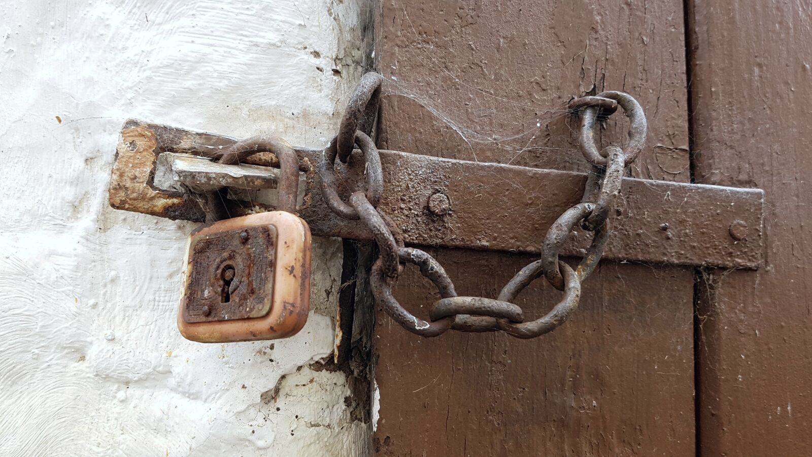 Samsung Galaxy S7 sample photo. Castle, chain lock, u-lock photography