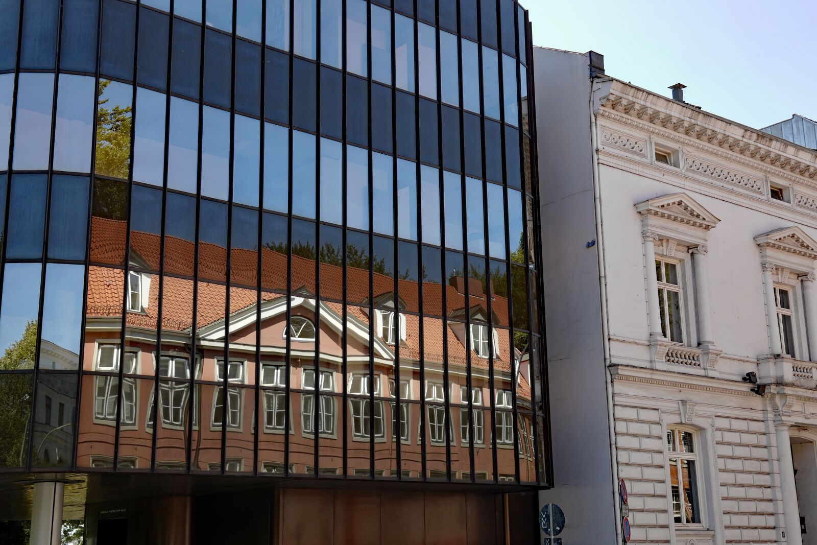 Vario-Elmar TL 1:3.5-5.6 / 18-56 ASPH. sample photo. Facades, facade, architecture photography