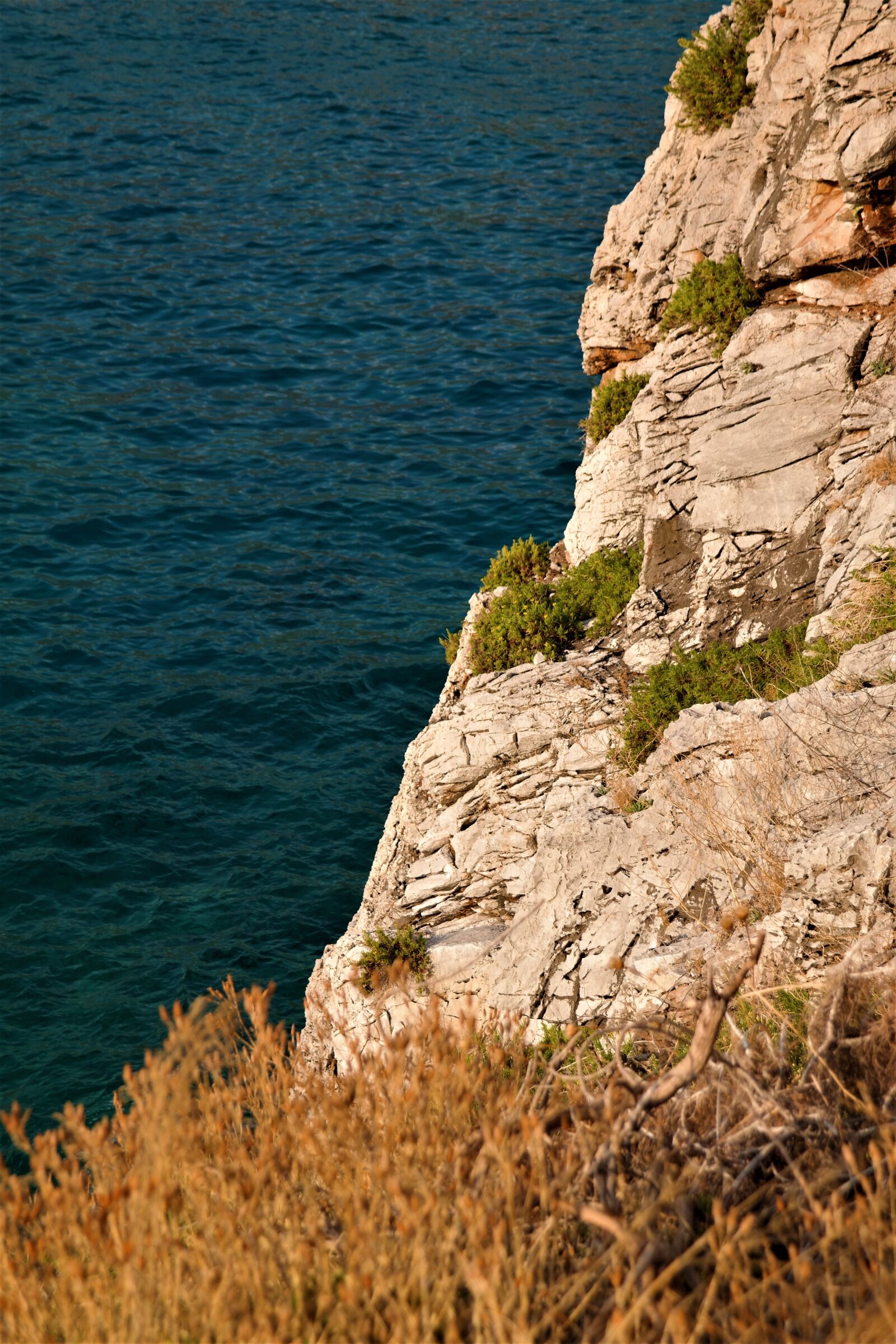 NX 18-55mm F3.5-5.6 sample photo. Coast, rock, stones photography