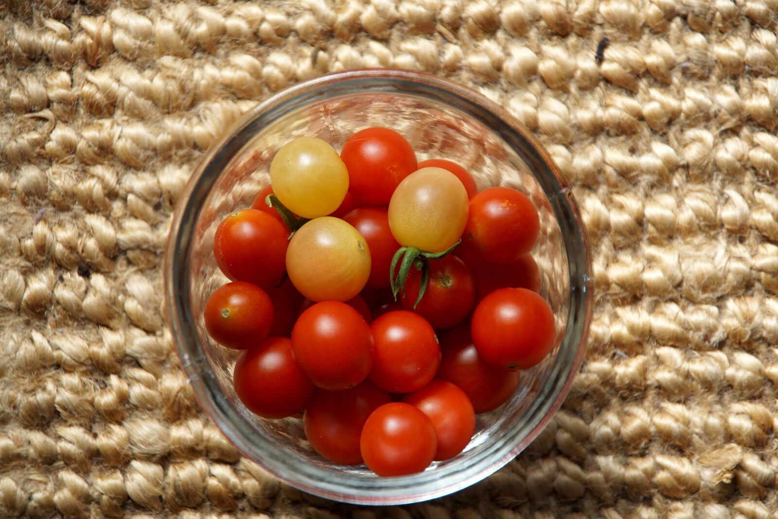 Sony ILCA-77M2 + DT 18-270mm F3.5-6.3 SSM sample photo. Tomatoes, cherry tomatoes, eat photography