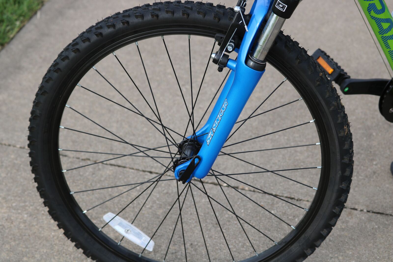 Canon EOS 750D (EOS Rebel T6i / EOS Kiss X8i) sample photo. Tire, wheel, bike photography