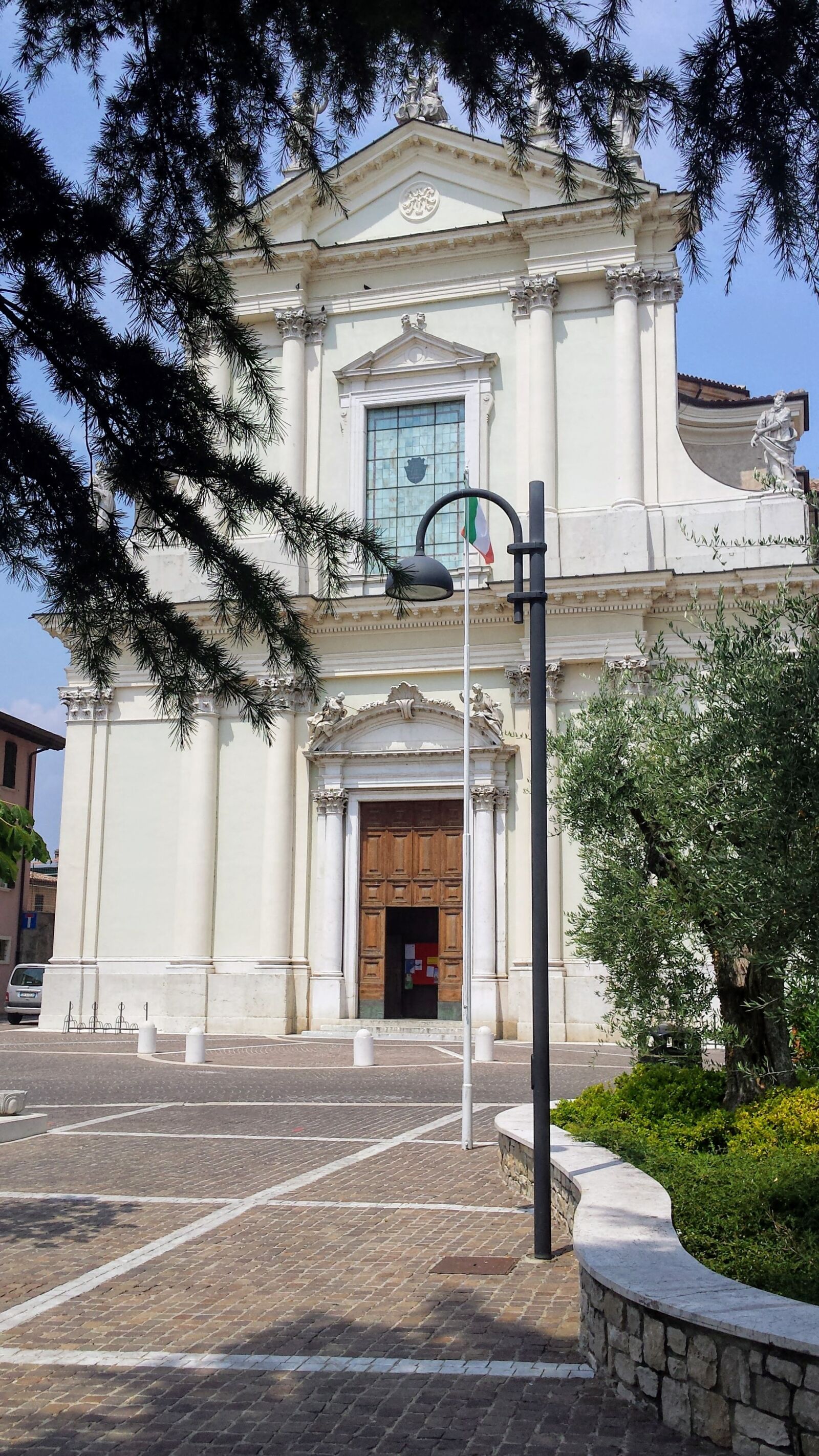 Samsung Galaxy S4 sample photo. Church, manerba del garda photography
