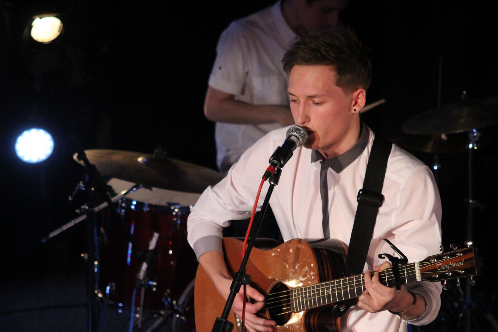 Canon EF 55-200mm F4.5-5.6 II USM sample photo. Producer, guitar, band photography