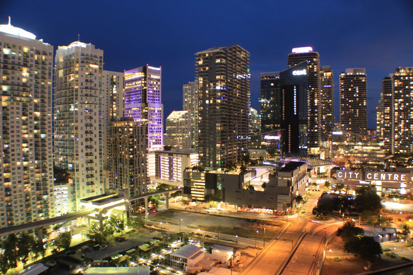 Canon EOS 1300D (EOS Rebel T6 / EOS Kiss X80) sample photo. Miami, metropolis, city photography