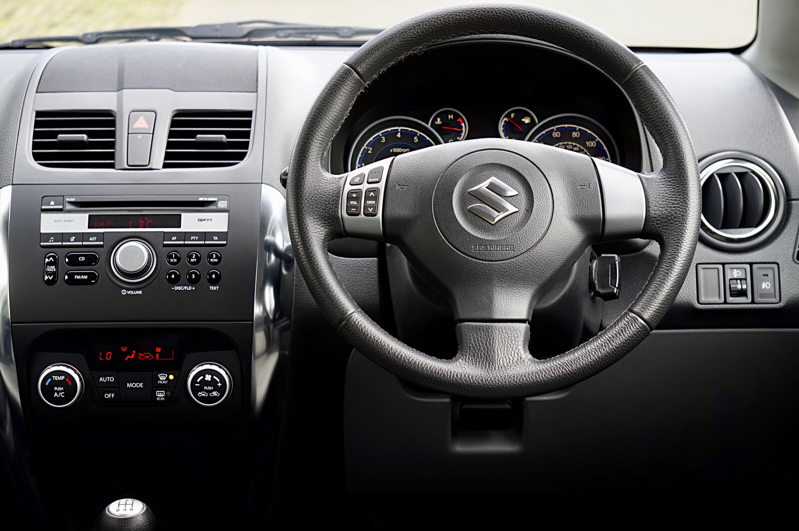 Sony Alpha a5000 (ILCE 5000) sample photo. Suzuki sx4, car, auto photography
