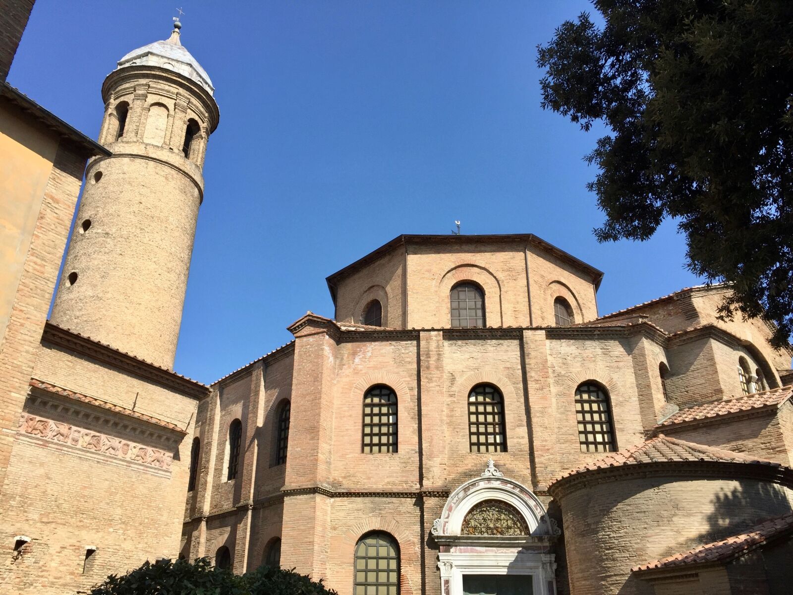 iPhone 6 Plus back camera 4.15mm f/2.2 sample photo. Basilica, san vital, ravenna photography