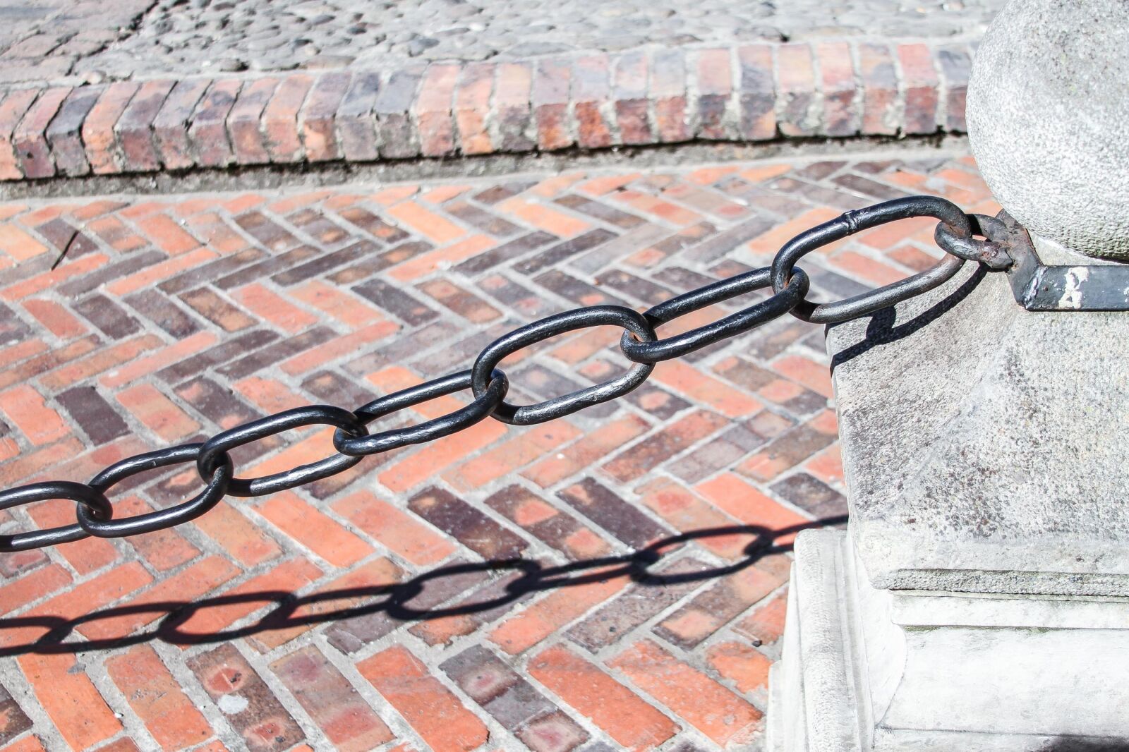 Canon EF 28-135mm F3.5-5.6 IS USM sample photo. String, brick, architecture photography